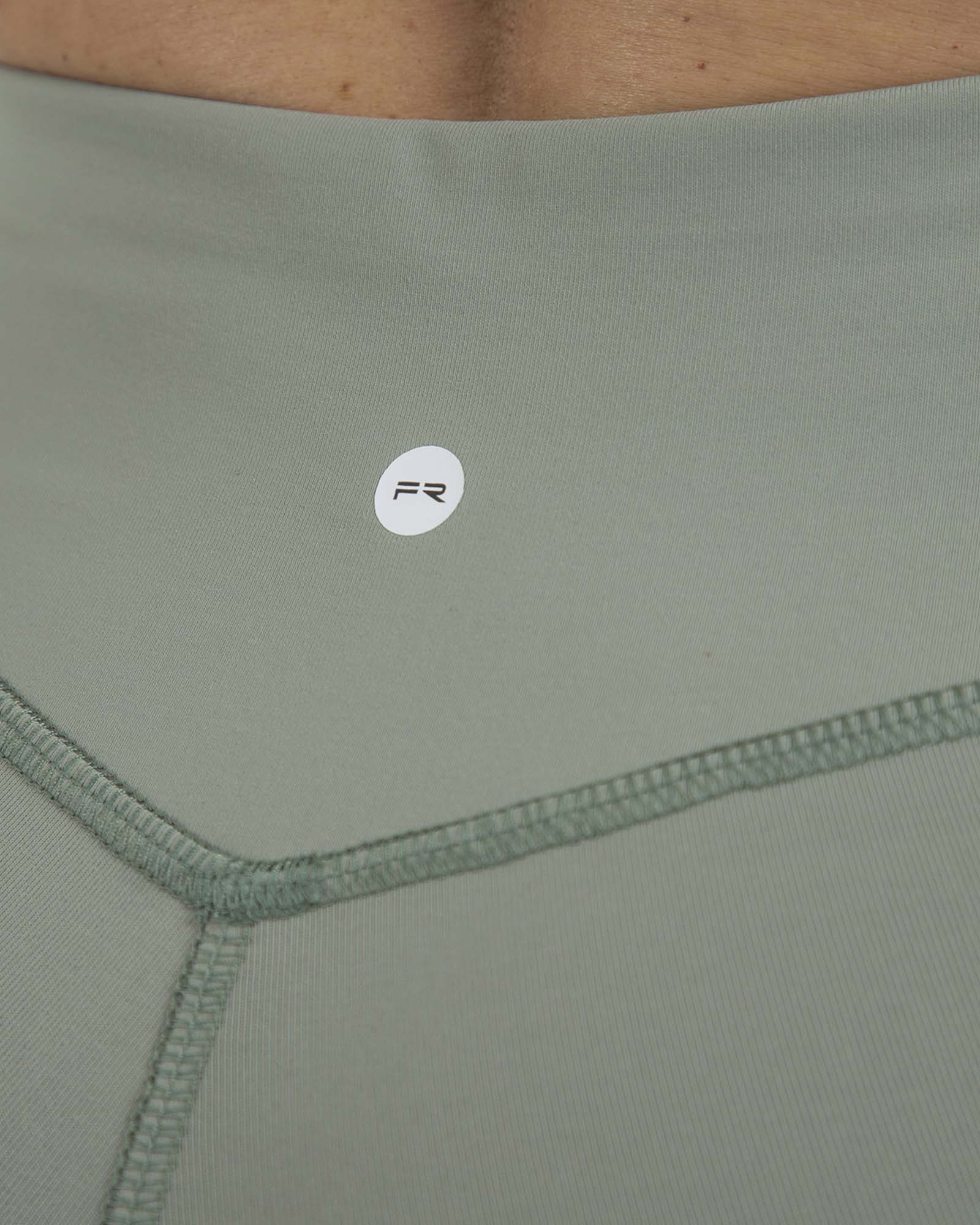 Short bold contrast verde arcilla lumen FIBER