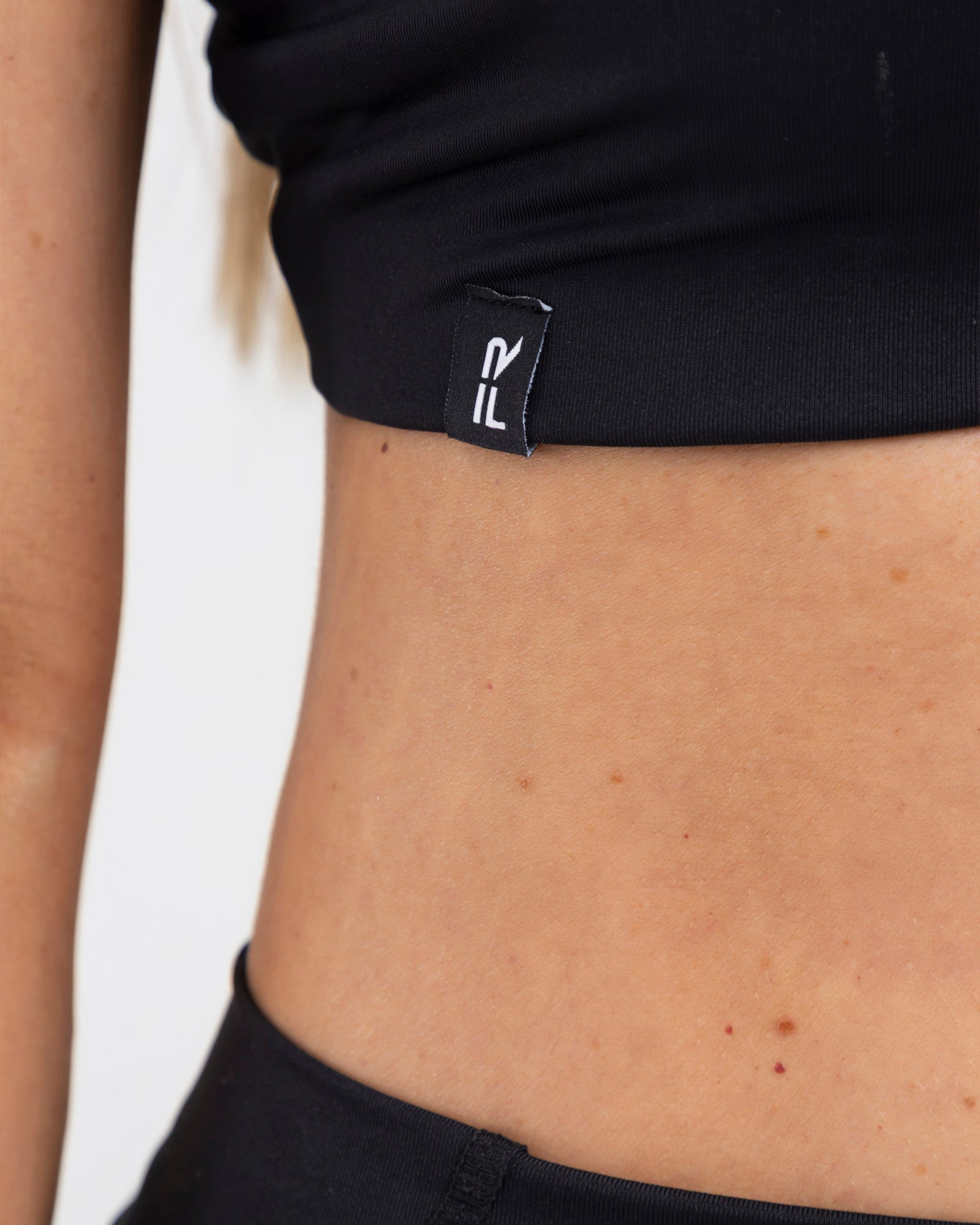 Top sisa essence negro match FIBER