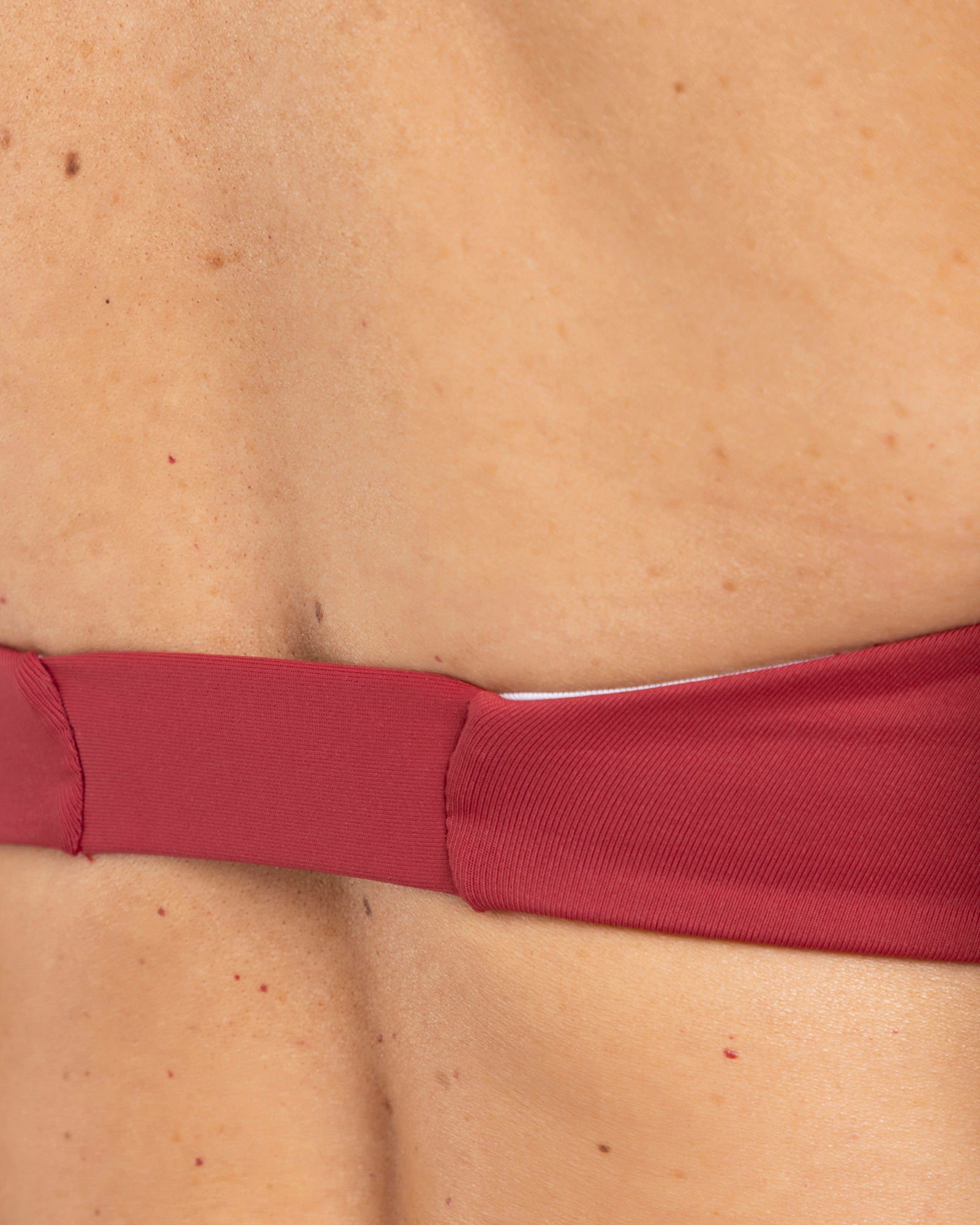 Top halter flow rojo match FIBER