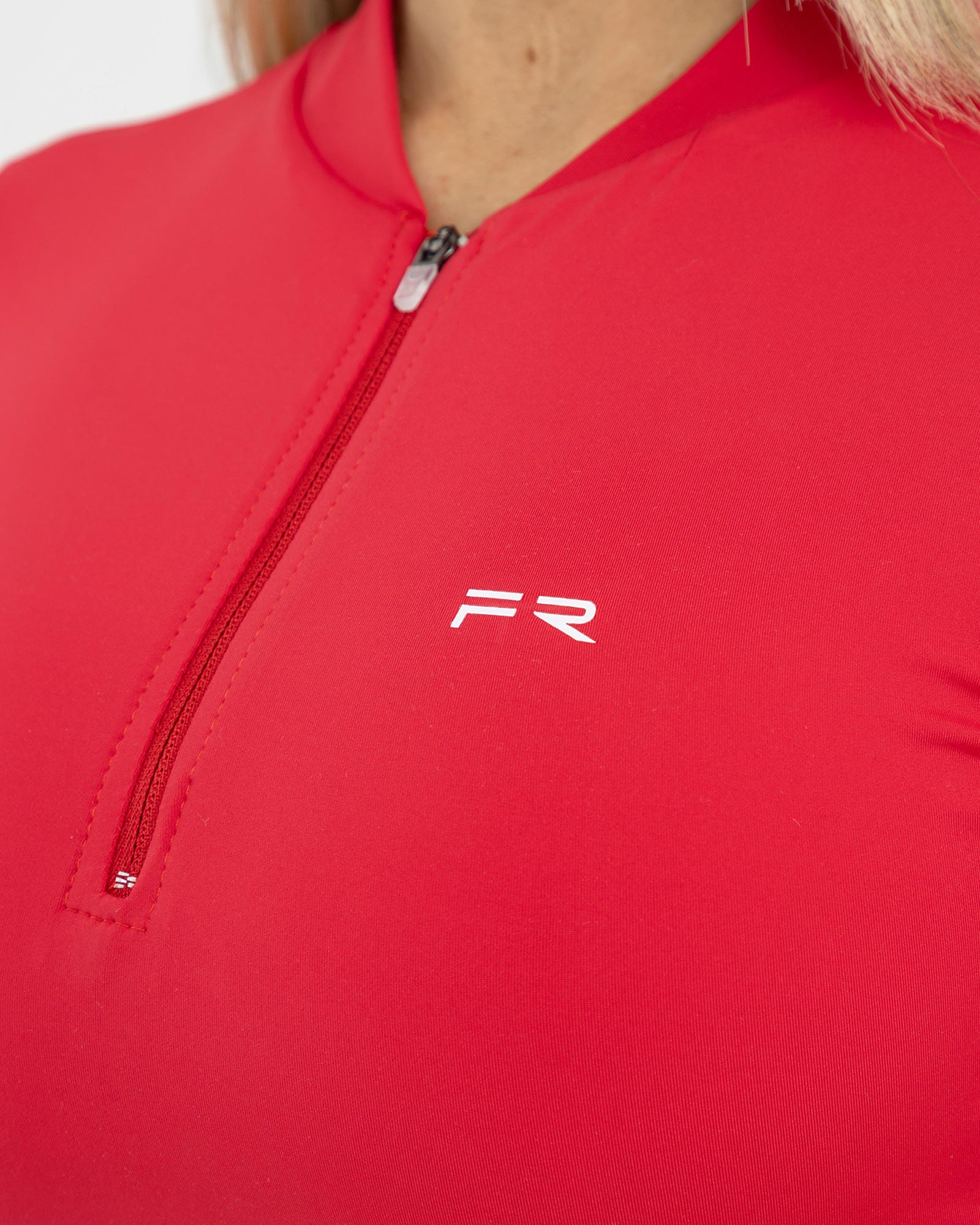 Top manga larga zip rojo scarlet match FIBER