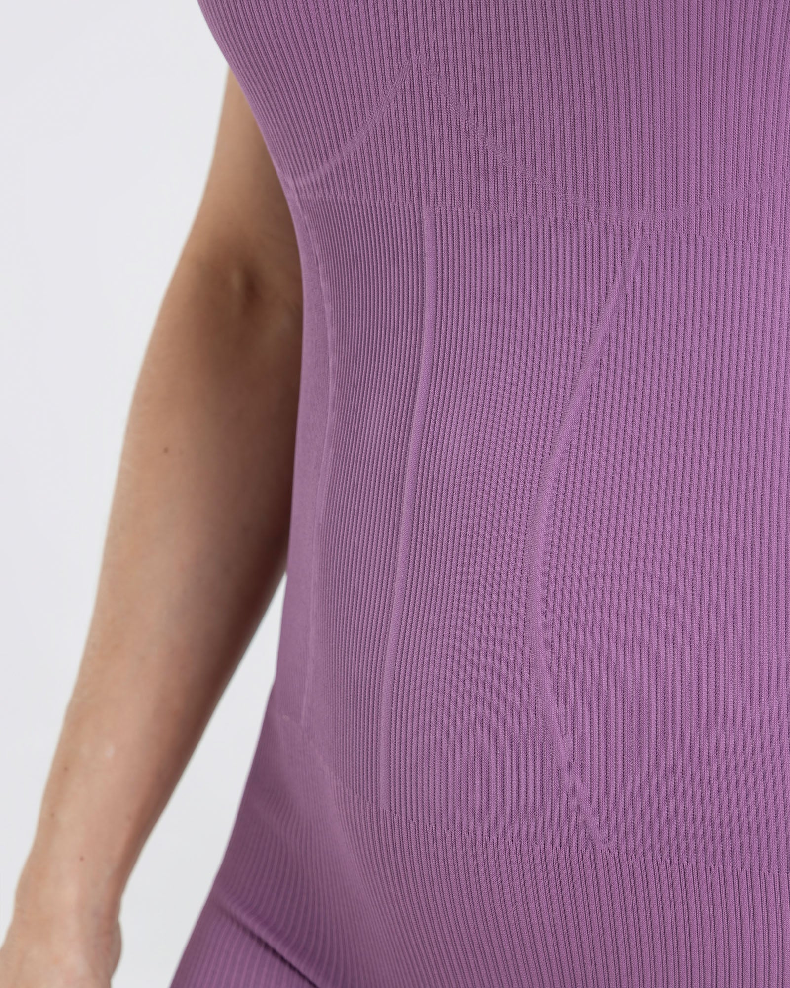 Entetizo corto manga corta sin costuras fruncido mora pilates FIBRA