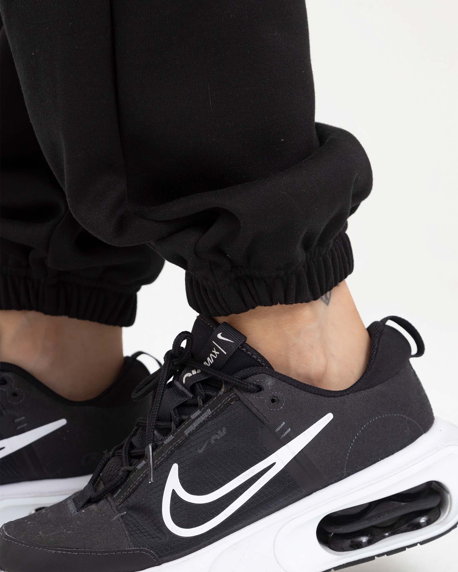 Jogger streetwear negro sporty FIBER