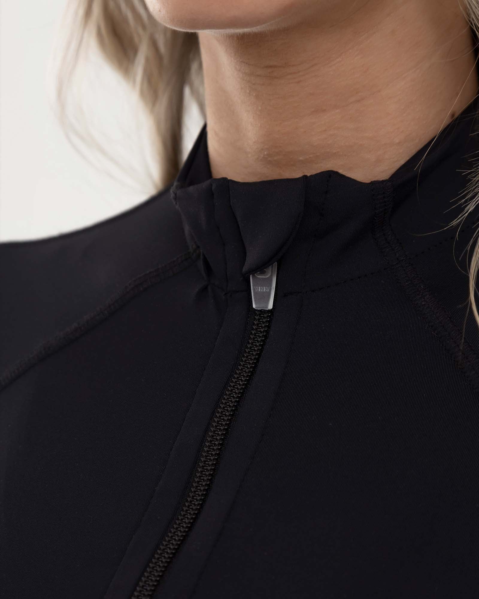 Chaqueta activewear negra eterea FIBER