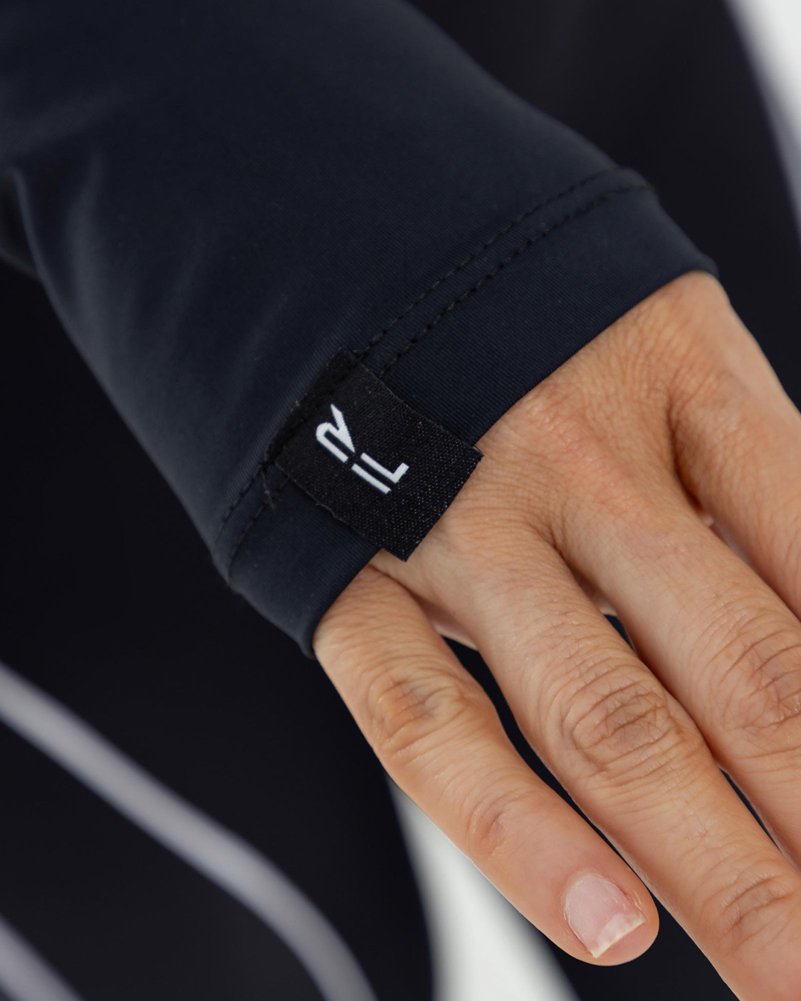 Capa superior complemento negro nivel sube FIBRA